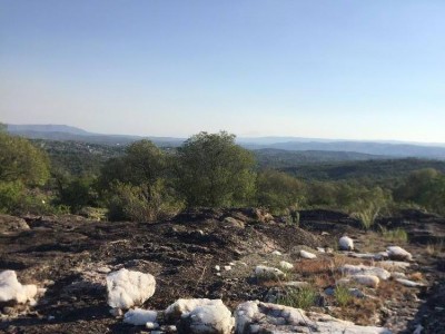 CASA DE CAMPO CON 100 HECTAREAS Y RÍO !!