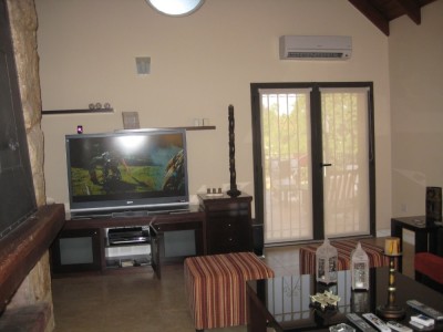 EXCELENTE PROPIEDAD SOBRE EL DIQUESITO 