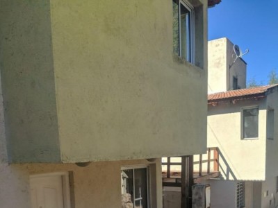 DUPLEX DE 2 DORMITORIOS CON COCHERA Y PILETA 