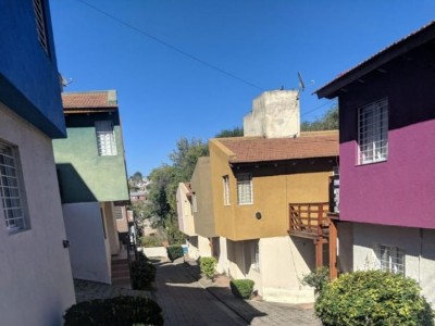 DUPLEX DE 2 DORMITORIOS CON COCHERA Y PILETA 