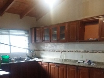 COMPLEJO EN VILLA DEL LAGO, CASA DE FAMILIA + 6 DEPARTAMENTOS !!