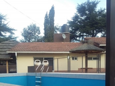 COMPLEJO EN VILLA DEL LAGO, CASA DE FAMILIA + 6 DEPARTAMENTOS !!