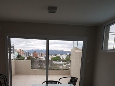 DEPARTAMENTO PARA 4 PERSONAS CON PILETA Y COCHERA