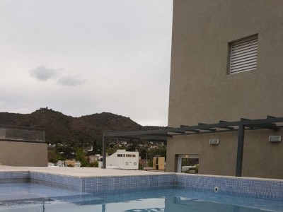 DEPARTAMENTO PARA 4 PERSONAS CON PILETA Y COCHERA