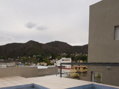 DEPARTAMENTO PARA 4 PERSONAS CON PILETA Y COCHERA