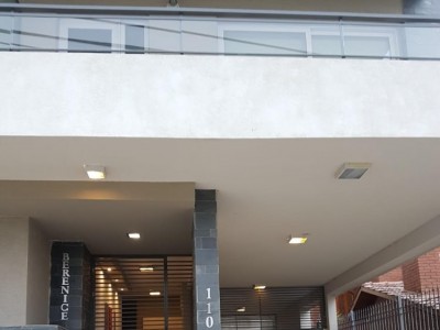 DEPARTAMENTO PARA 4 PERSONAS CON PILETA Y COCHERA