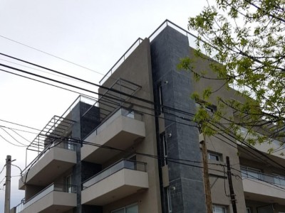 DEPARTAMENTO PARA 4 PERSONAS CON PILETA Y COCHERA