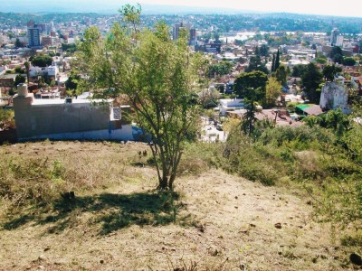 TERRENO CON ESPECTACULAR VISTA A MTS DEL CENTRO !!