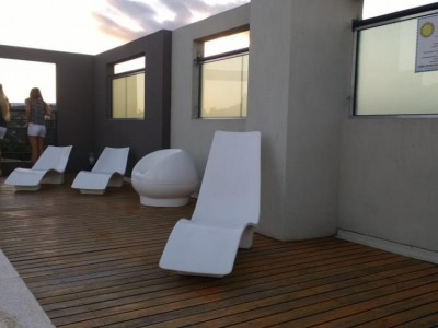 DEPARTAMENTO DE CATEGORÍA SOBRE EL RÍO A UNA CUADRA DEL CENTRO