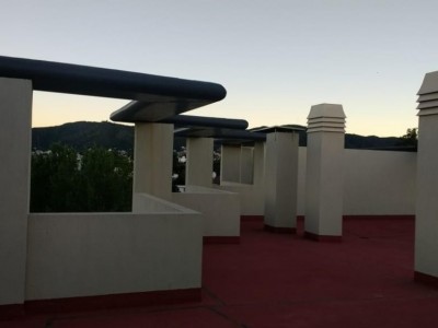 DEPARTAMENTO DE CATEGORÍA SOBRE EL RÍO A UNA CUADRA DEL CENTRO