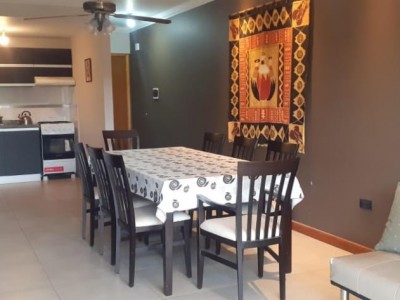 DEPARTAMENTO DE CATEGORÍA SOBRE EL RÍO A UNA CUADRA DEL CENTRO