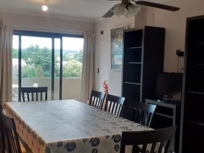 DEPARTAMENTO DE CATEGORÍA SOBRE EL RÍO A UNA CUADRA DEL CENTRO