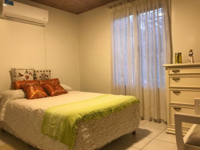 CHALET ESTILO CABAÑA EN Bº COSTA AZUL CON VISTA !!