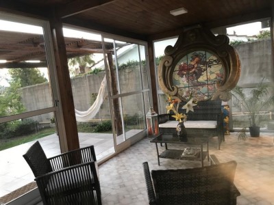 CHALET ESTILO CABAÑA EN Bº COSTA AZUL CON VISTA !!