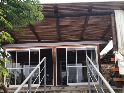 CHALET ESTILO CABAÑA EN Bº COSTA AZUL CON VISTA !!