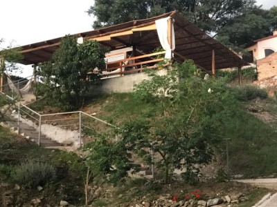 CHALET ESTILO CABAÑA EN Bº COSTA AZUL CON VISTA !!