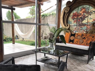 CHALET ESTILO CABAÑA EN Bº COSTA AZUL CON VISTA !!