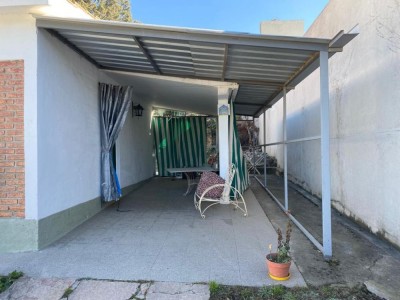 CHALET CON PILETA A 1 CUADRA Y MEDIA DEL RÍO !!