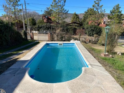 CHALET CON PILETA A 1 CUADRA Y MEDIA DEL RÍO !!