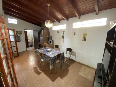 CHALET INTERNO DE 2 DORMITORIOS CON QUINCHO !!