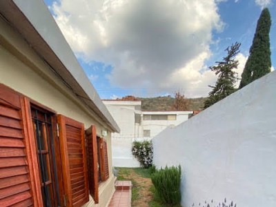 CHALET INTERNO DE 2 DORMITORIOS CON QUINCHO !!