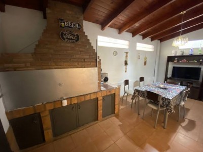 CHALET INTERNO DE 2 DORMITORIOS CON QUINCHO !!