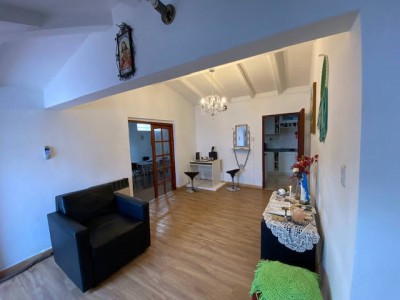 CHALET INTERNO DE 2 DORMITORIOS CON QUINCHO !!