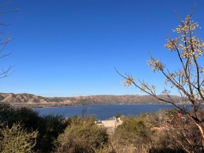 ESPECTACULAR  FRACCION CON VISTA AL LAGO !!