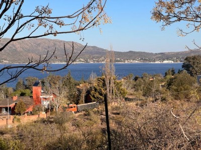 ESPECTACULAR  FRACCION CON VISTA AL LAGO !!