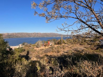 ESPECTACULAR  FRACCION CON VISTA AL LAGO !!