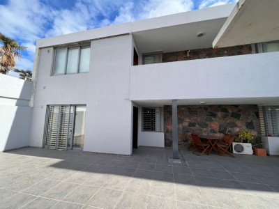 DEPARTAMENTO DE CATEGORÍA CON PILETA SOBRE EL RÍO