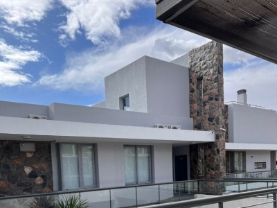 DEPARTAMENTO DE CATEGORÍA CON PILETA SOBRE EL RÍO