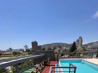 DEPARTAMENTO DE CATEGORÍA CON PILETA SOBRE EL RÍO