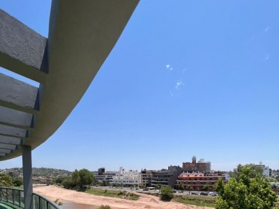 DEPARTAMENTO DE CATEGORÍA CON PILETA SOBRE EL RÍO