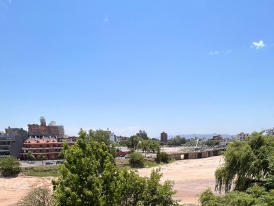 DEPARTAMENTO DE CATEGORÍA CON PILETA SOBRE EL RÍO
