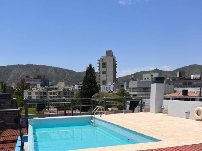 DEPARTAMENTO DE CATEGORÍA CON PILETA SOBRE EL RÍO