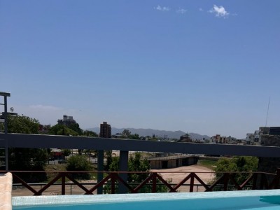 DEPARTAMENTO DE CATEGORÍA CON PILETA SOBRE EL RÍO