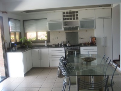 CASA CON PILETA