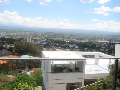 CASA CON PILETA