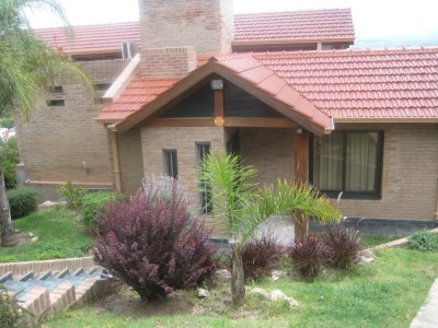 CASA CON PILETA