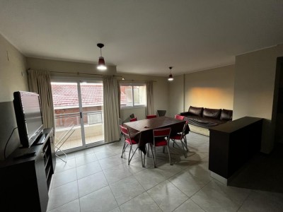 DEPARTAMENTO PARA 4 PERSONAS CON PILETA Y COCHERA