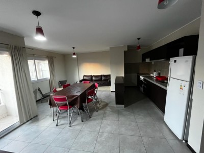 DEPARTAMENTO PARA 4 PERSONAS CON PILETA Y COCHERA