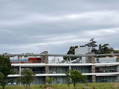 DEPARTAMENTO DE CATEGORÍA CON PILETA SOBRE EL RÍO