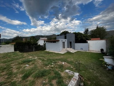 TERRENO CON MEJORAS EN SAN ANTONIO !!