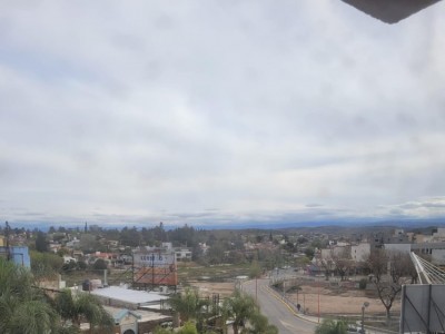 OPORTUNIDAD, DEPARTAMENTO EN PLENO CENTRO SOBRE CALLE PRINCIPAL !!