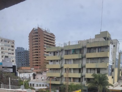 OPORTUNIDAD, DEPARTAMENTO EN PLENO CENTRO SOBRE CALLE PRINCIPAL !!