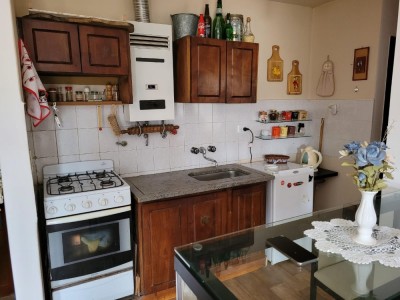 OPORTUNIDAD, DEPARTAMENTO EN PLENO CENTRO SOBRE CALLE PRINCIPAL !!