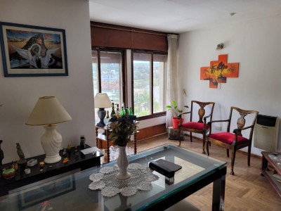 OPORTUNIDAD, DEPARTAMENTO EN PLENO CENTRO SOBRE CALLE PRINCIPAL !!