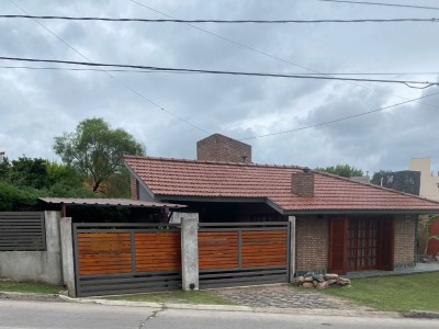 EXCELENTE PROPIEDAD CON PILETA Y QUINCHO