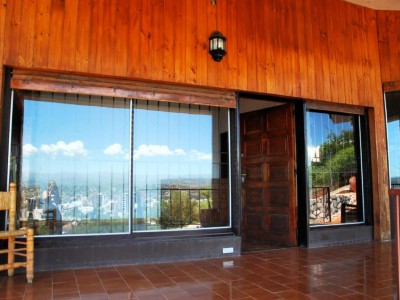 ESPECTACULAR CASA CON VISTA A LA CIUDAD